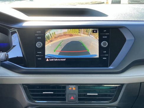 Used 2024 Volkswagen Taos SE image 27