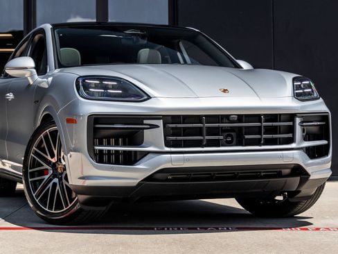 Certified 2026 Porsche Cayenne S AWD/4WD image 9
