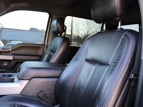 Used 2020 Ford F250 Lariat w/ Chrome Package image 28