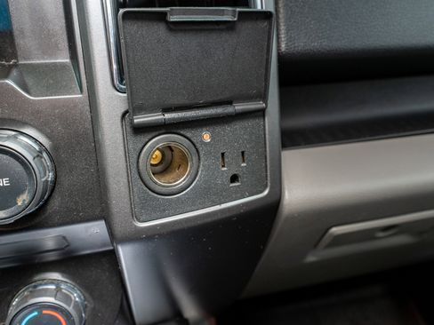 Used 2018 Ford F150 XLT w/ Equipment Group 302A Luxury image 21