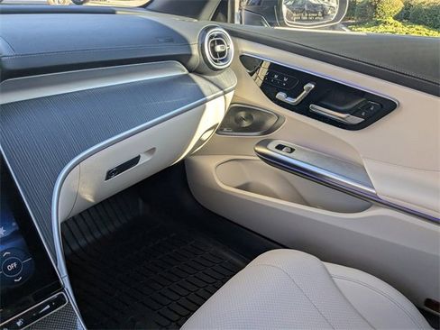 Used 2025 Mercedes-Benz CLE 300 4MATIC Cabriolet image 19