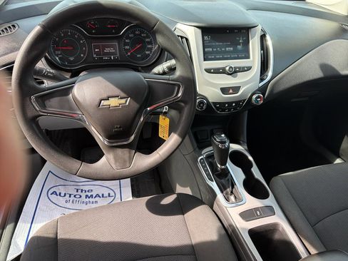 Used 2017 Chevrolet Cruze LS image 20