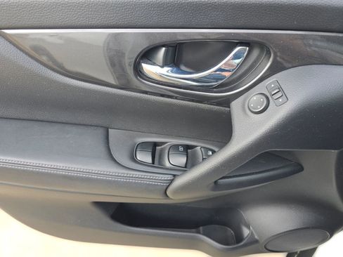 Used 2017 Nissan Rogue S w/ Appearance Package image 20