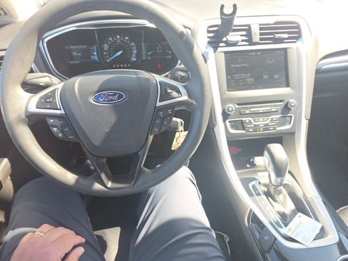 Used 2016 Ford Fusion SE FWD image 12