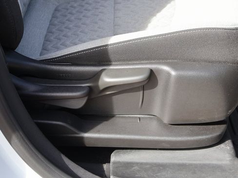 Used 2022 Chevrolet Equinox LS w/ LS Convenience Package image 11