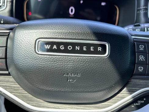Used 2022 Jeep Wagoneer Series III AWD/4WD image 25