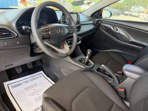 Used 2018 Hyundai Elantra GT FWD image 11