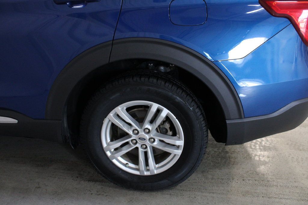 Used 2020 Ford Explorer XLT w/ Equipment Group 202A AWD/4WD image 28