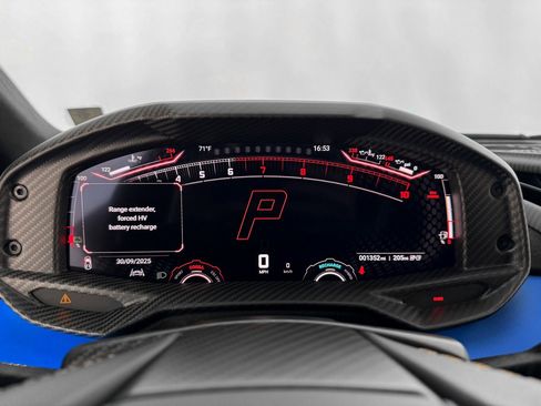 Used 2025 Lamborghini Revuelto image 19