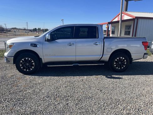 Used 2017 Nissan Titan SL w/ Off-Road Package image 3