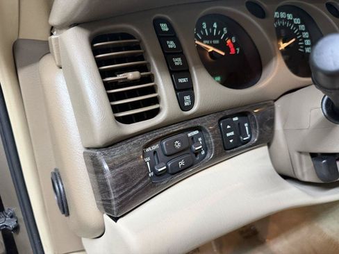 Used 2005 Buick Le Sabre Limited w/ Celebration Edition Package FWD image 17