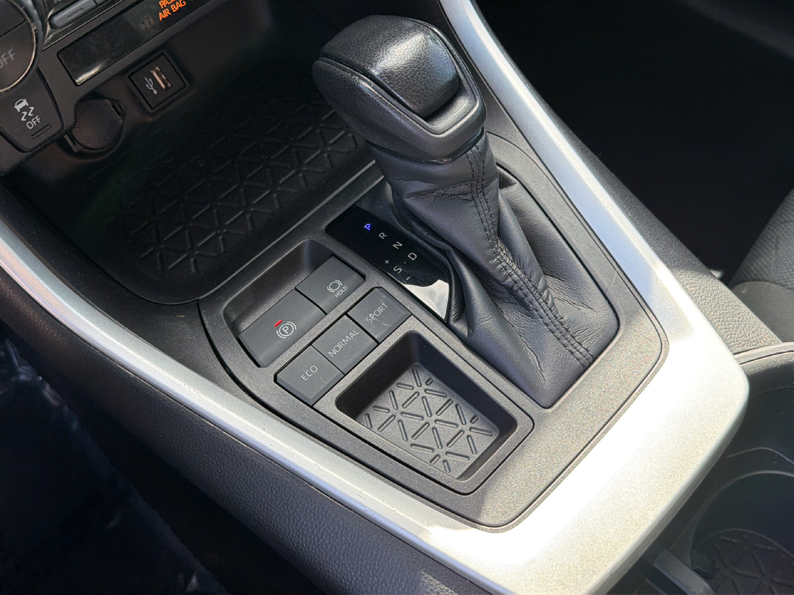 Used 2023 Toyota RAV4 XLE w/ Convenience Package FWD image 26