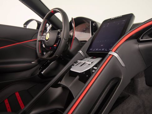 Used 2026 Ferrari Roma Spider RWD image 31