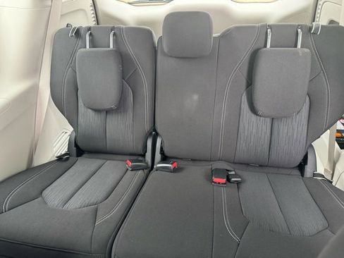 Used 2023 Chrysler Voyager LX image 7