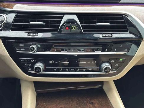 Used 2019 BMW 530i w/ Convenience Package image 41