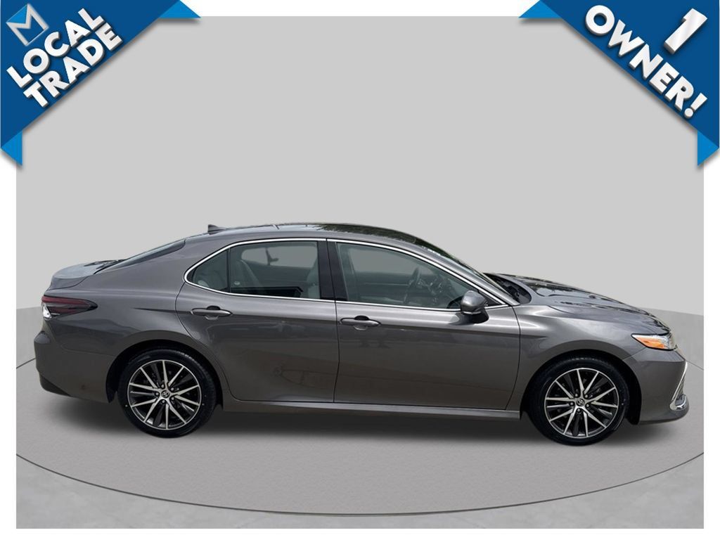 Used 2021 Toyota Camry XLE FWD image 4