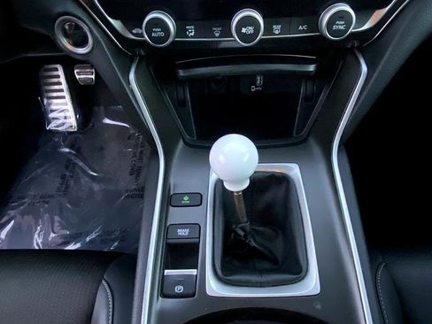 Used 2018 Honda Accord Sport image 12