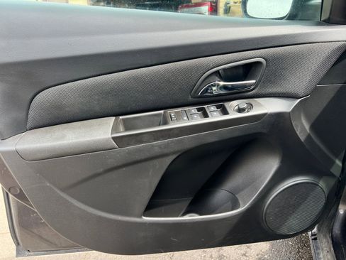 Used 2016 Chevrolet Cruze LT w/ Technology Package image 19