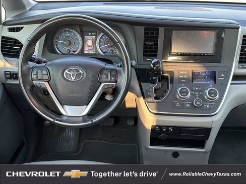 Used 2018 Toyota Sienna XLE w/ XLE Navigation Package FWD image 12