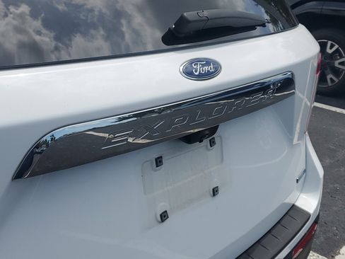 Used 2020 Ford Explorer XLT w/ Equipment Group 202A AWD/4WD image 10