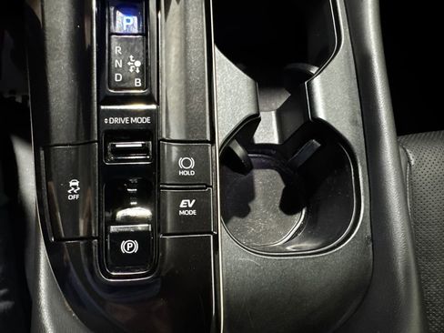 Used 2025 Toyota Crown AWD/4WD image 34