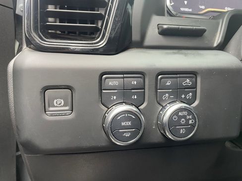 Used 2024 GMC Sierra 1500 AT4 w/ Technology Package image 10