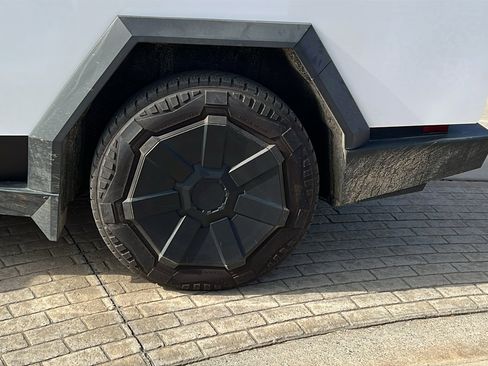 Used 2025 Tesla Cybertruck AWD Crew Cab image 12