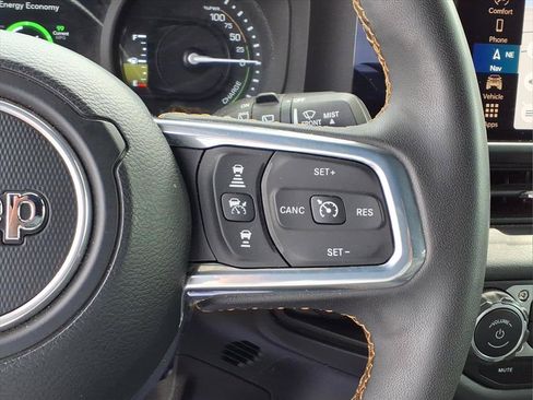 Used 2024 Jeep Wrangler Unlimited Sahara w/ Technology Group AWD/4WD image 14