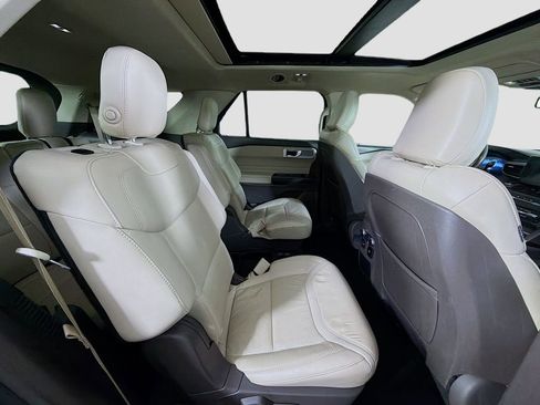 Used 2020 Ford Explorer Platinum image 31