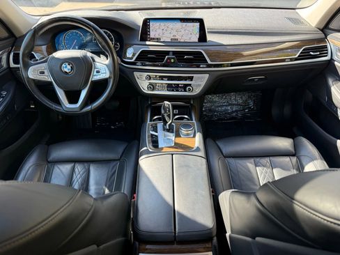 Used 2018 BMW 750i xDrive image 11