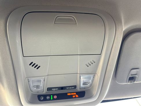 Used 2023 GMC Acadia SLE w/ Driver Convenience Package image 30