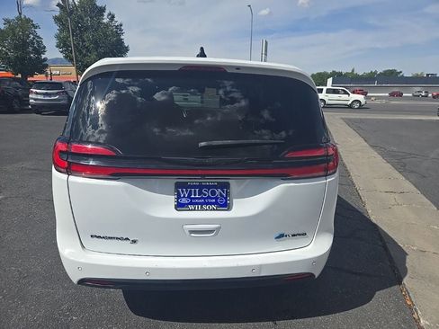 Used 2024 Chrysler Pacifica Limited FWD image 6