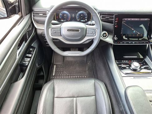 Used 2024 Jeep Wagoneer Series III image 11