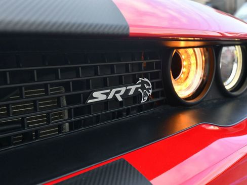 Used 2016 Dodge Challenger SRT Hellcat RWD image 9