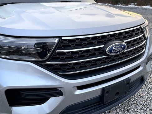 Used 2022 Ford Explorer XLT image 25