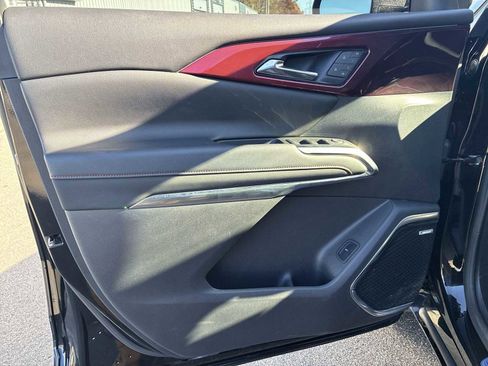 Used 2024 Chevrolet Traverse RS image 23