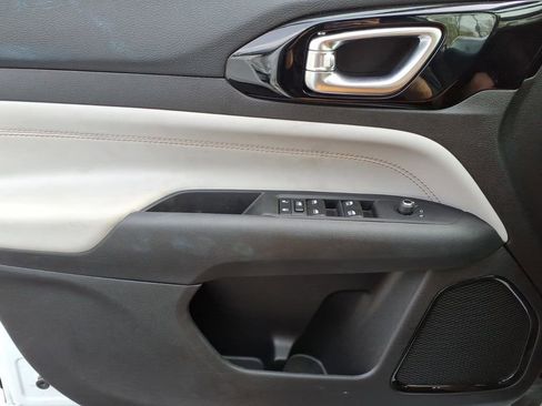 Used 2025 Jeep Compass Limited image 18