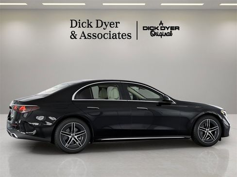 Used 2025 Mercedes-Benz E 350 Sedan image 7