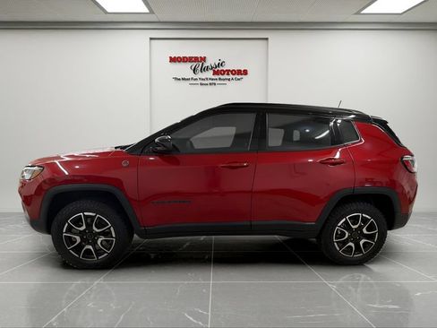 Used 2025 Jeep Compass Trailhawk AWD/4WD image 2