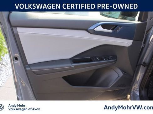 Used 2024 Volkswagen Taos SE AWD/4WD image 19