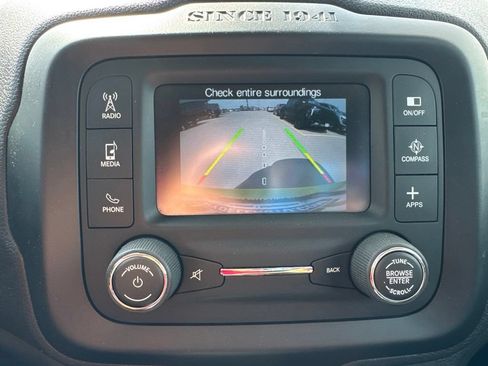 Used 2017 Jeep Renegade Latitude w/ Popular Equipment Group FWD image 6