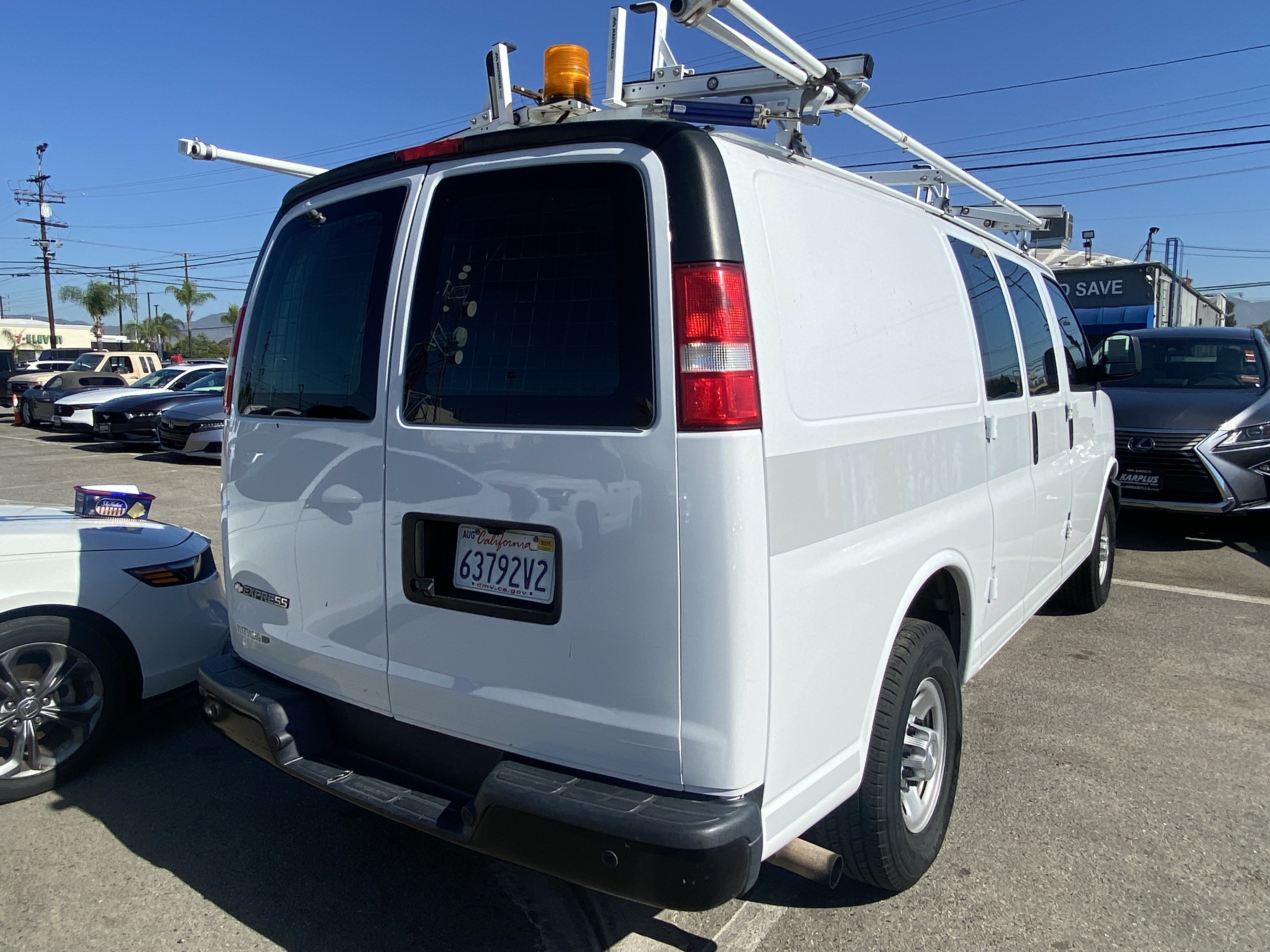 Used 2017 Chevrolet Express 2500 RWD image 10