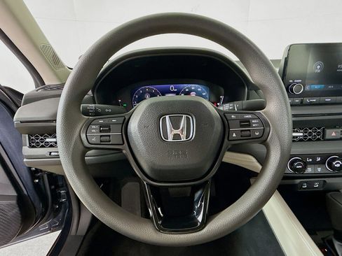 Certified 2025 Honda Accord SE image 9