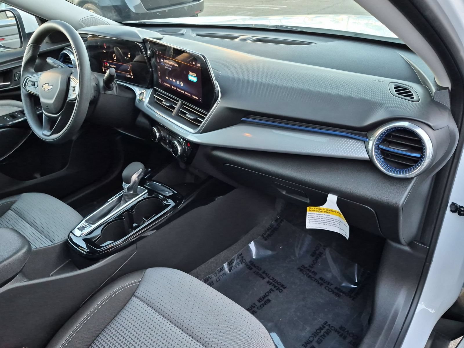 Used 2024 Chevrolet Trax LT FWD image 28