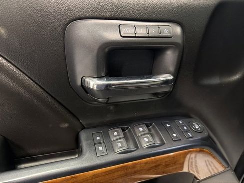 Used 2018 Chevrolet Silverado 1500 High Country image 12