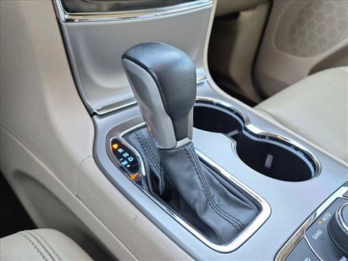 Used 2020 Jeep Grand Cherokee Limited AWD/4WD image 12