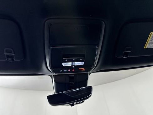 Used 2024 Chevrolet Traverse RS image 24