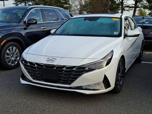 Used 2023 Hyundai Elantra Limited image 5