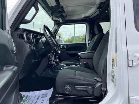 Used 2021 Jeep Gladiator Willys image 21
