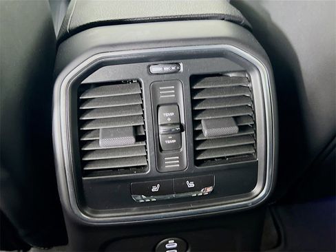 Certified 2025 Porsche Macan image 27